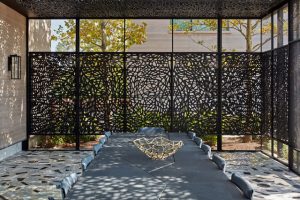 Open pattern metal landscape screen
