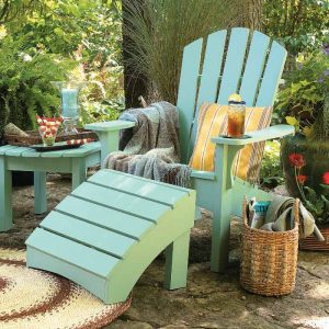 painted chair and side table sets the mood