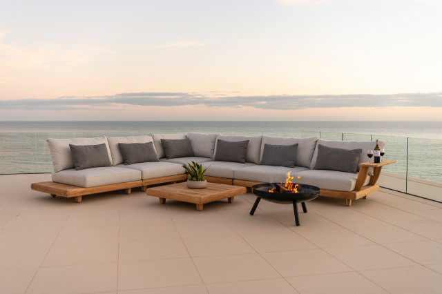 Outdoor furniture trends: flexible footprints.