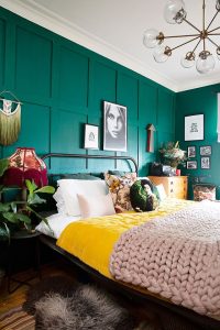 As we head into fall, it seems as if the ’70s theme is getting a cozy, organic modern upgrade.