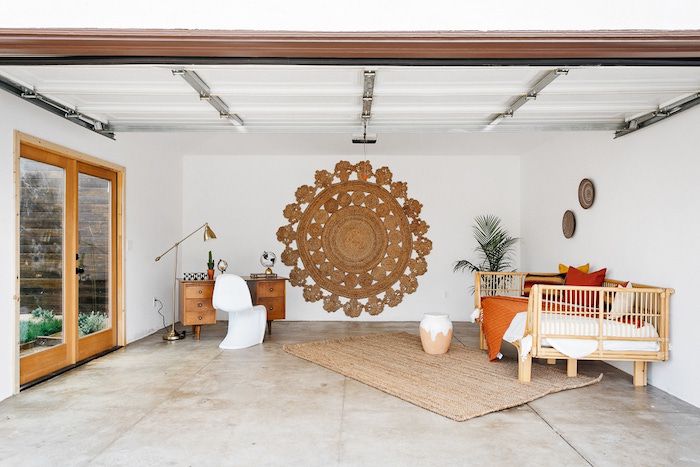 The textured, woven design of the rug in this room is perfectly contrasted by the white wall behind it, allowing it to be viewed and admired in a brand new way.