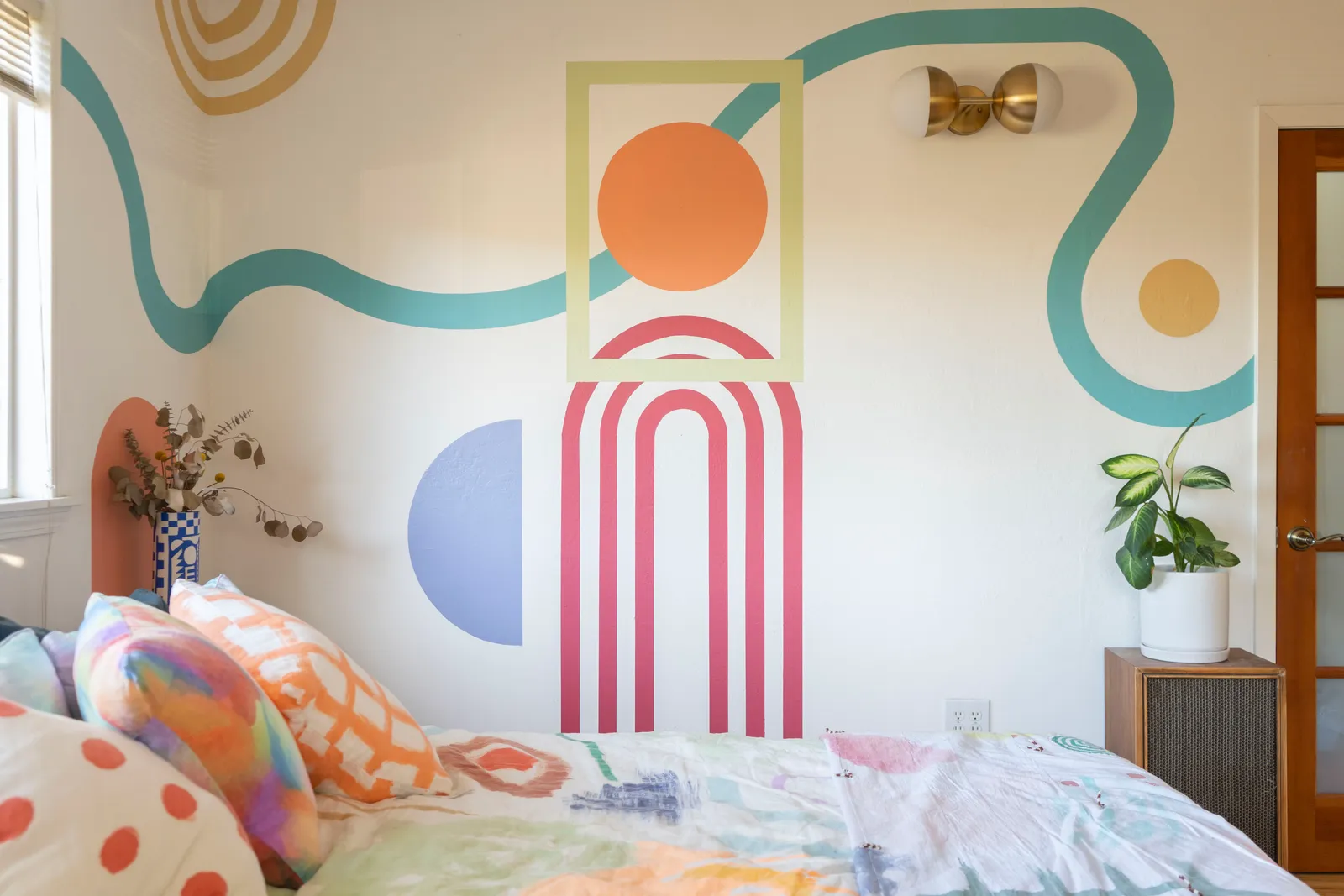 With painted murals, it's important to select a style that is compatible with your interior decor and furnishings