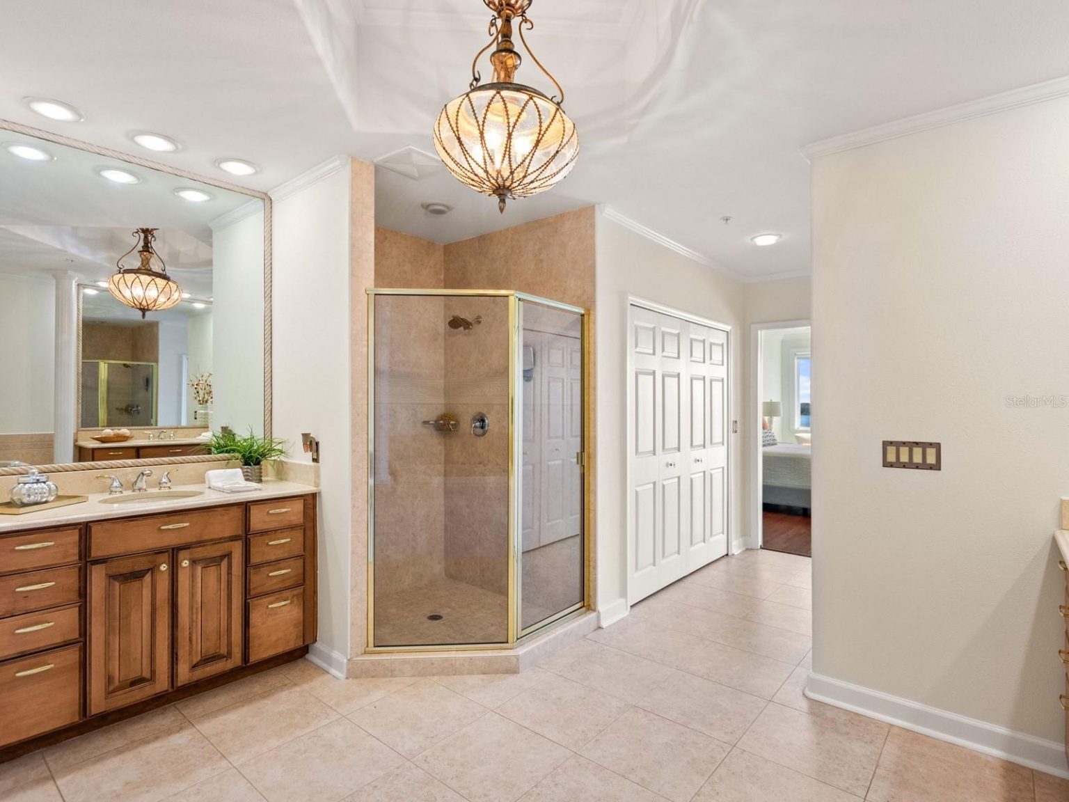 Staging a condo - master bath