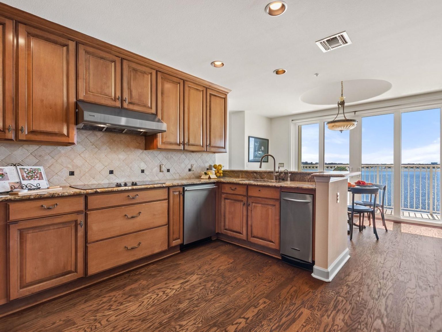 Staging a condo - kitchen