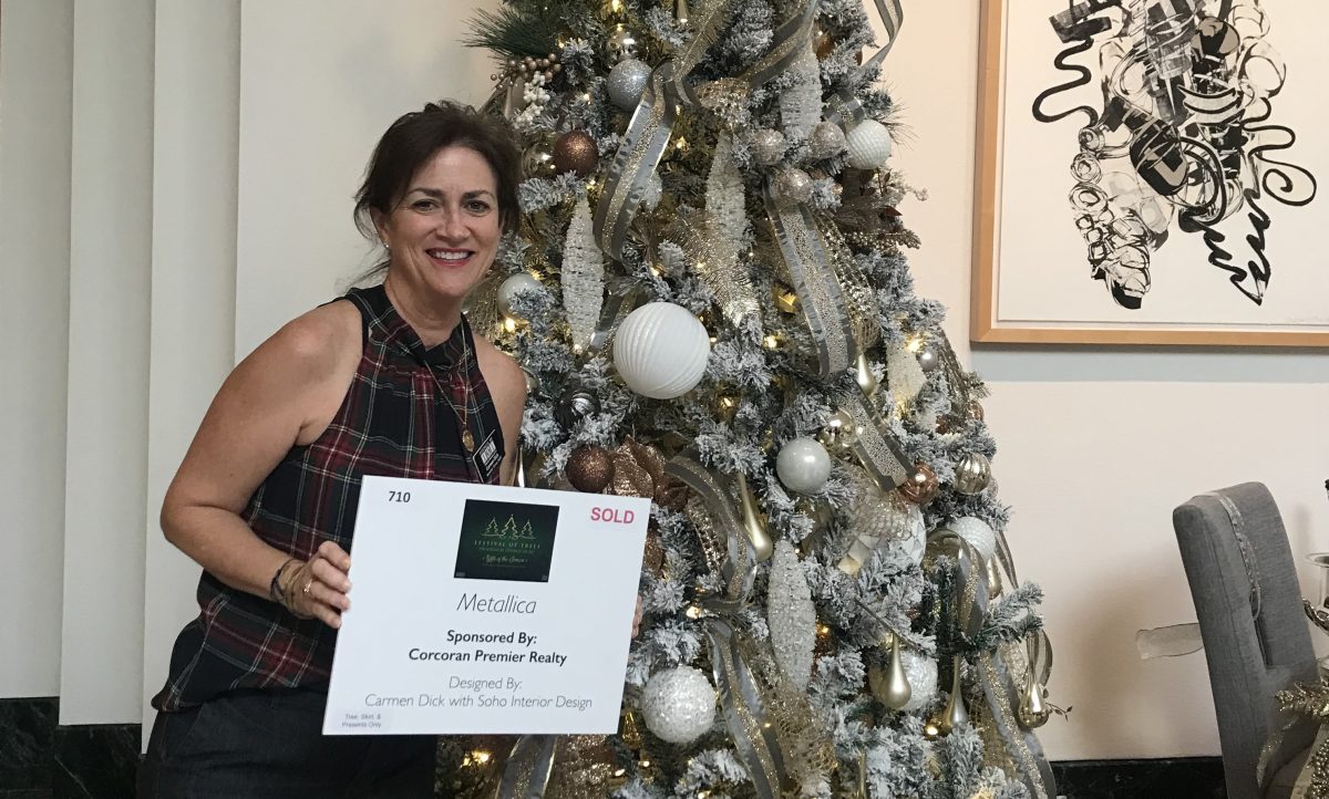 Pro tips on how to decorate a Christmas tree.