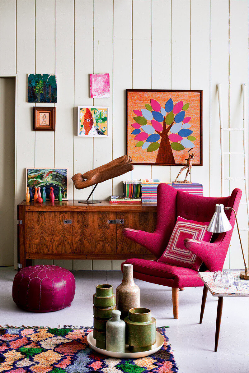 Mixing up color nicely in the living area with Viva Magenta.