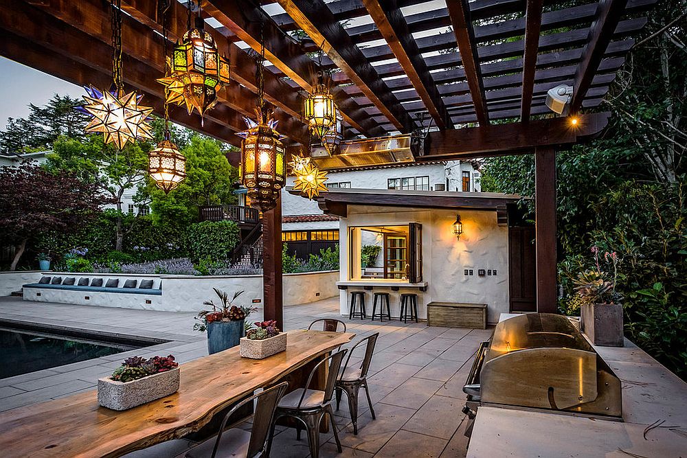 Beautiful hanging lanterns jazz up this outdoor patio space.