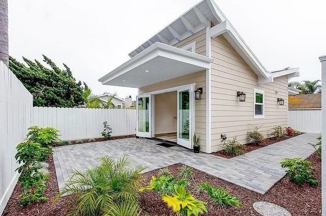 Casita mother-in-law suite with separate entrance.