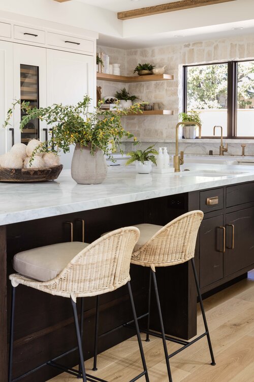 Woven counter stools are a great way to bring the woven look to your home for fall decor style.