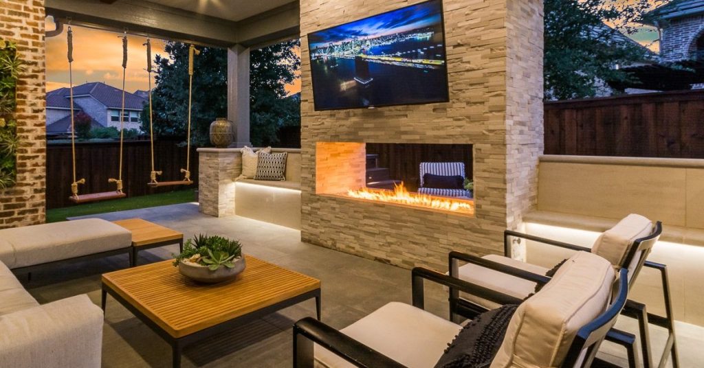 This outdoor living room has everything you'd want for an evening's entertainment.