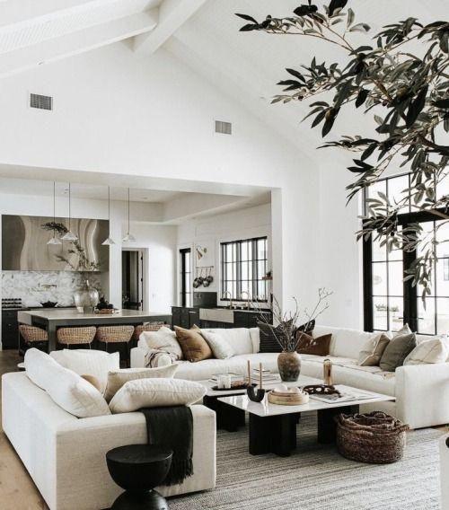 Fall decor style trends are all about warmth: warm colors, natural elements and a variety of textures.