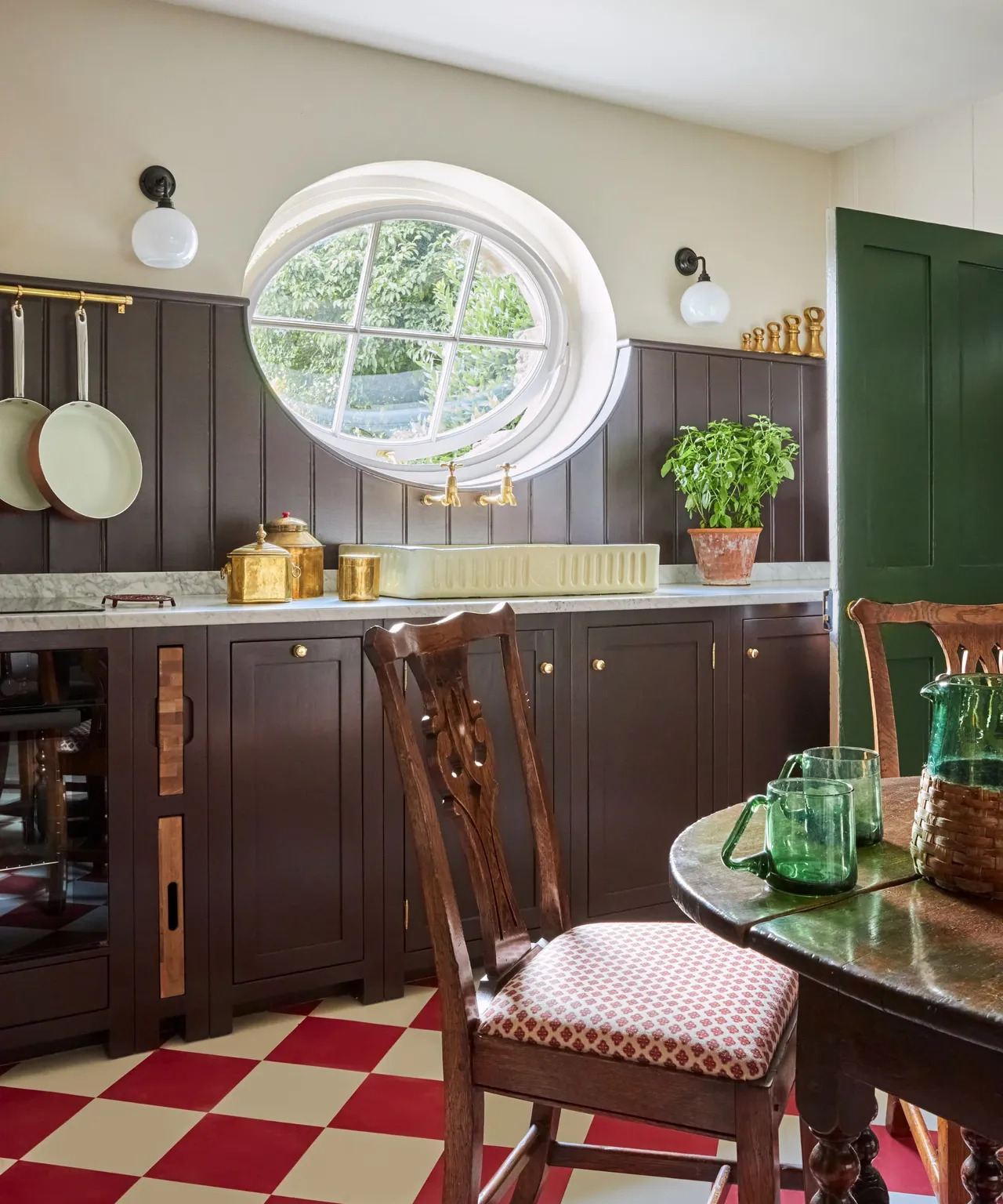 Using shades of brown in the kitchen.