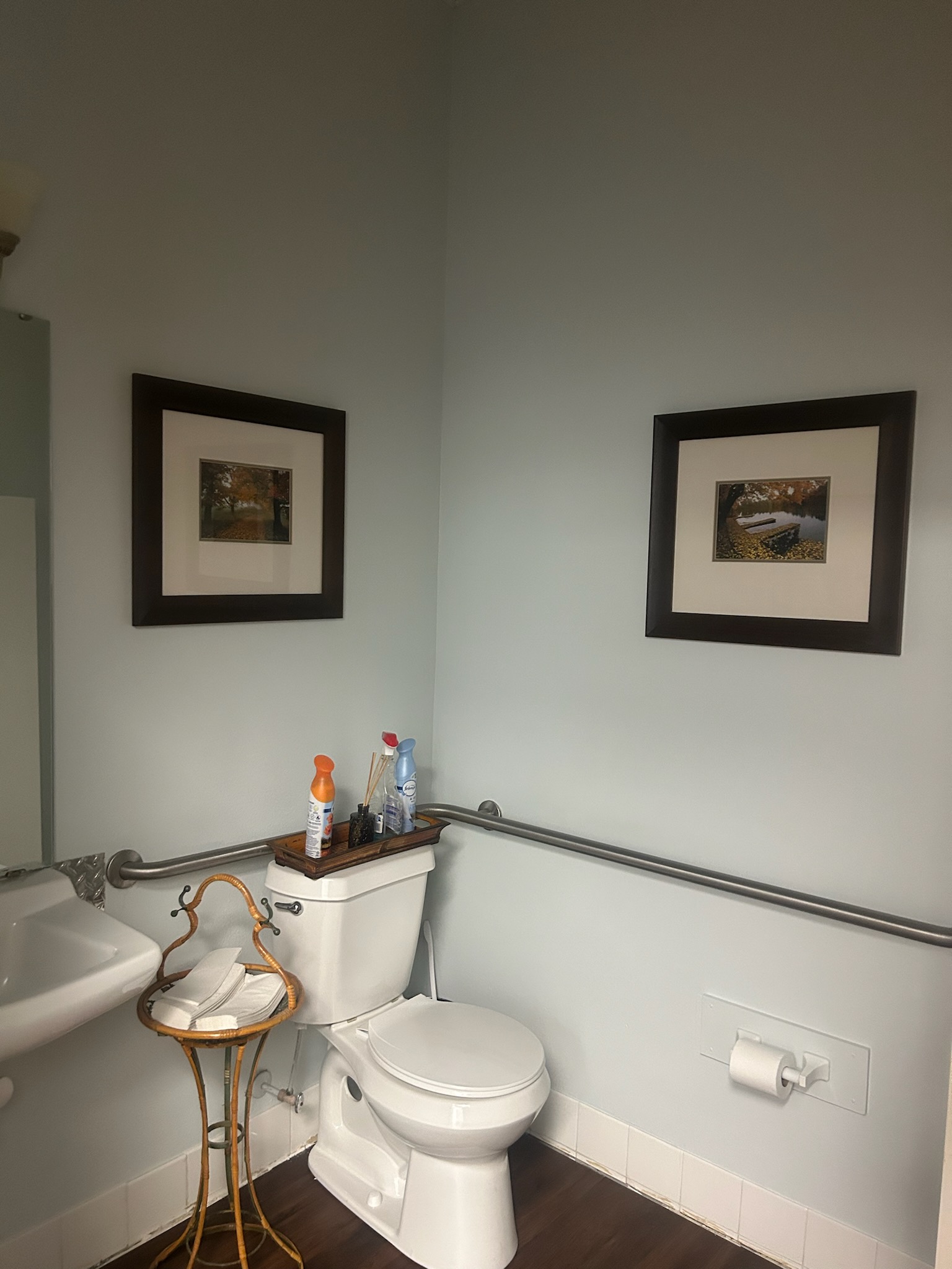 Dr. Bragg office renovation 9 (before, old bathroom).