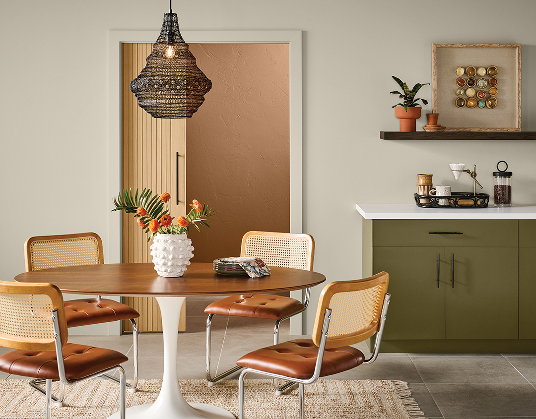 Palm Leaf effortlessly bridges the gap between old and new, infusing a modern feel into a vintage look.