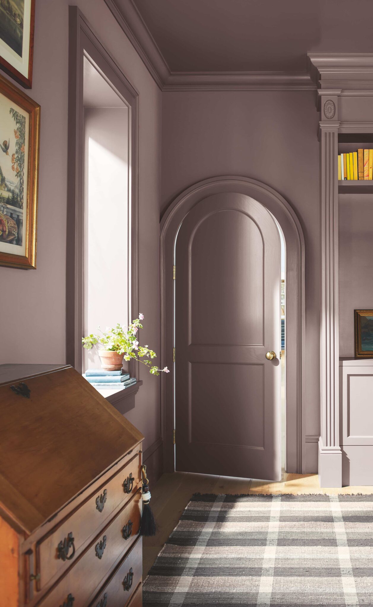 Cinnamon Slate's versatility brings warmth and a modern sensibility to any design.