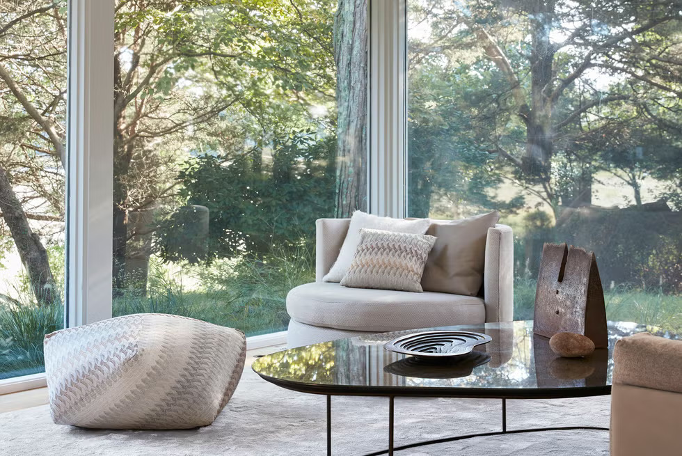 Soft, cozy fabrics like velvet and boucle, paired with calming tones and natural materials, are the cornerstone of the Zen trend.
