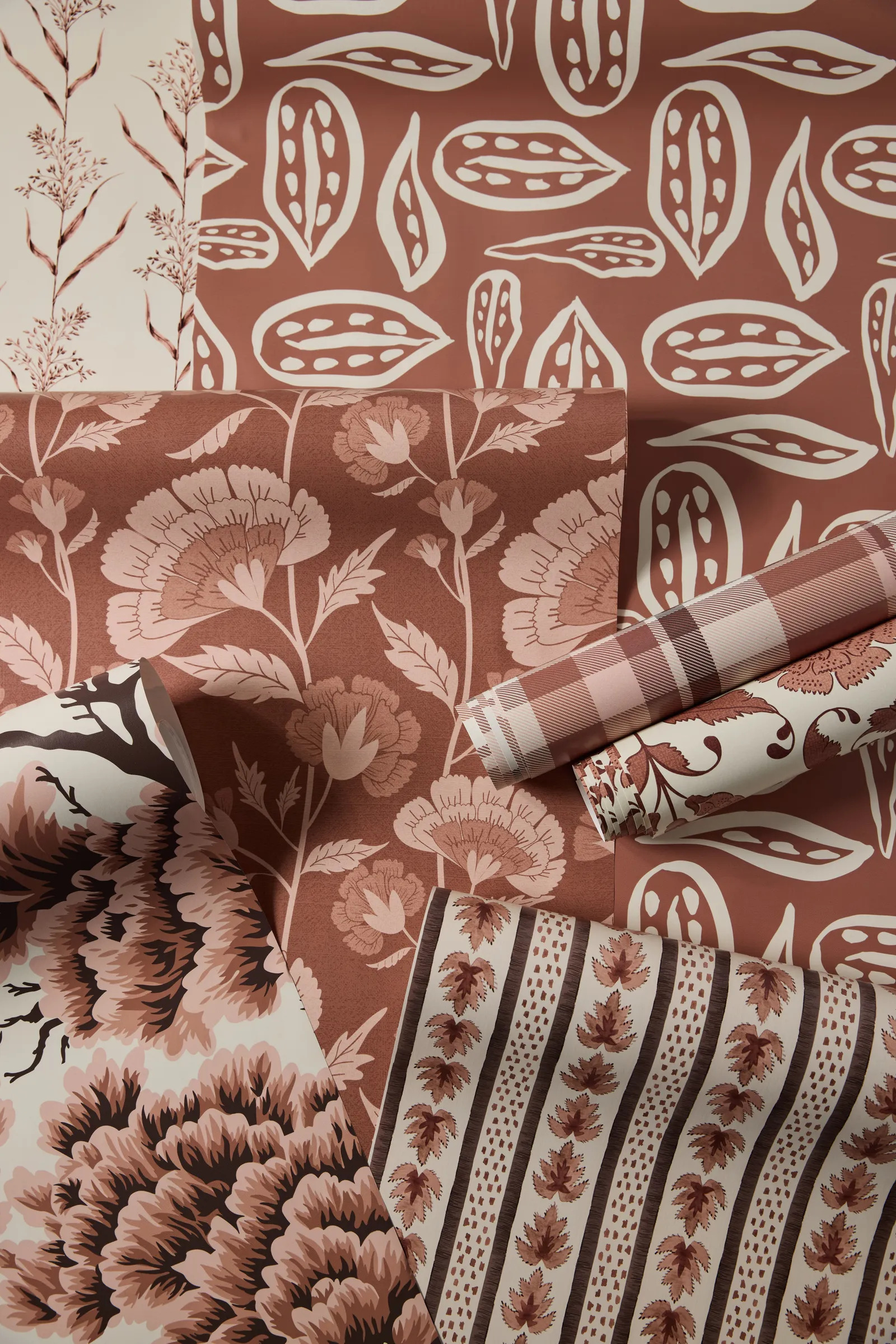 Pantone 2025 Color of the Year: Mocha Mousse, showing up in textiles and patterns.