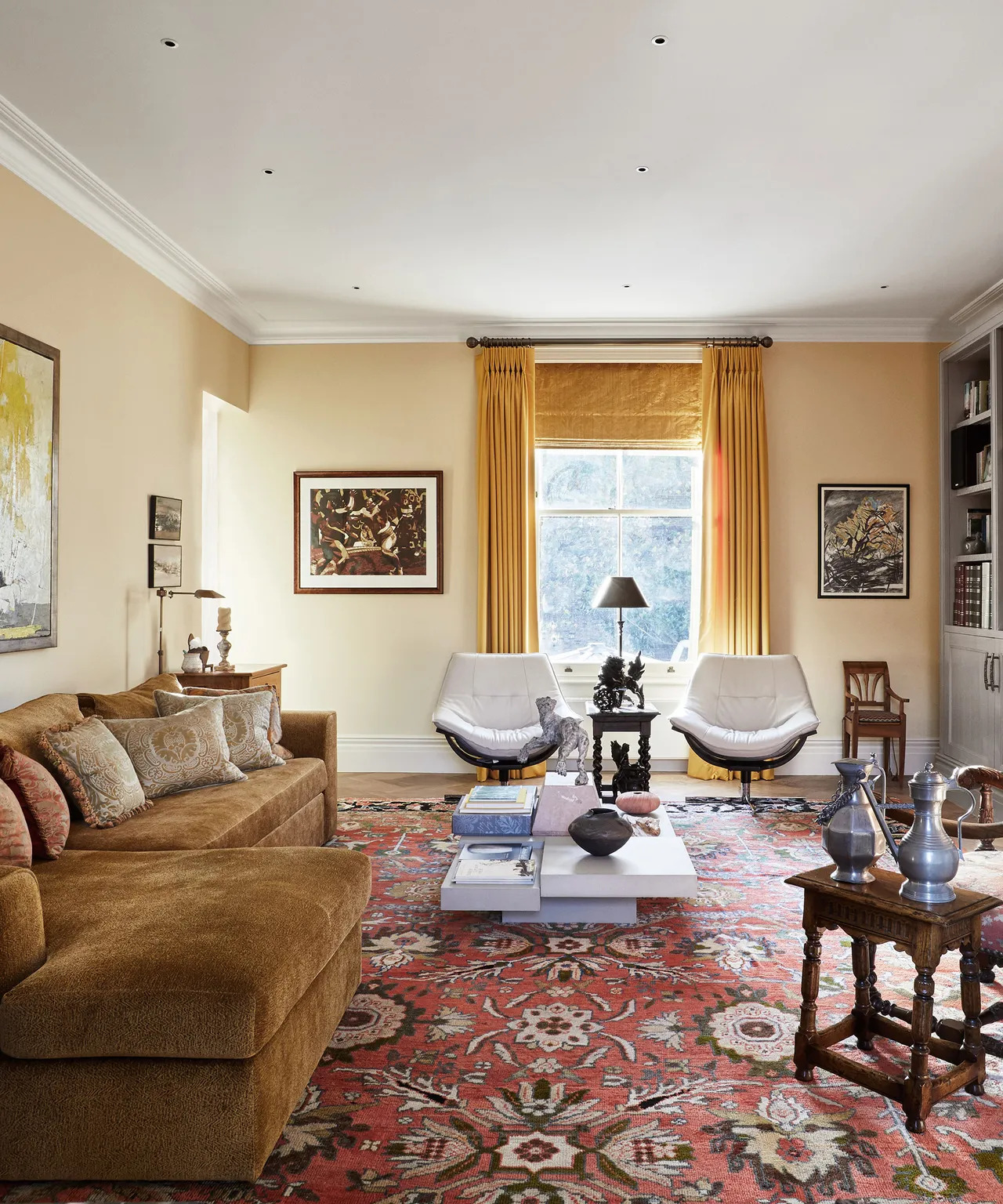 A layout that supports flexibility—whether for family gatherings or casual evenings—ensures the space remains functional and timeless.