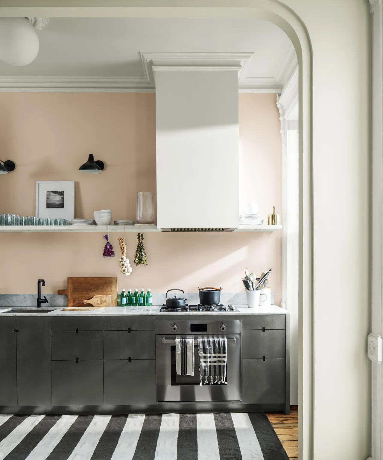 Spring color ideas: delicate pink.