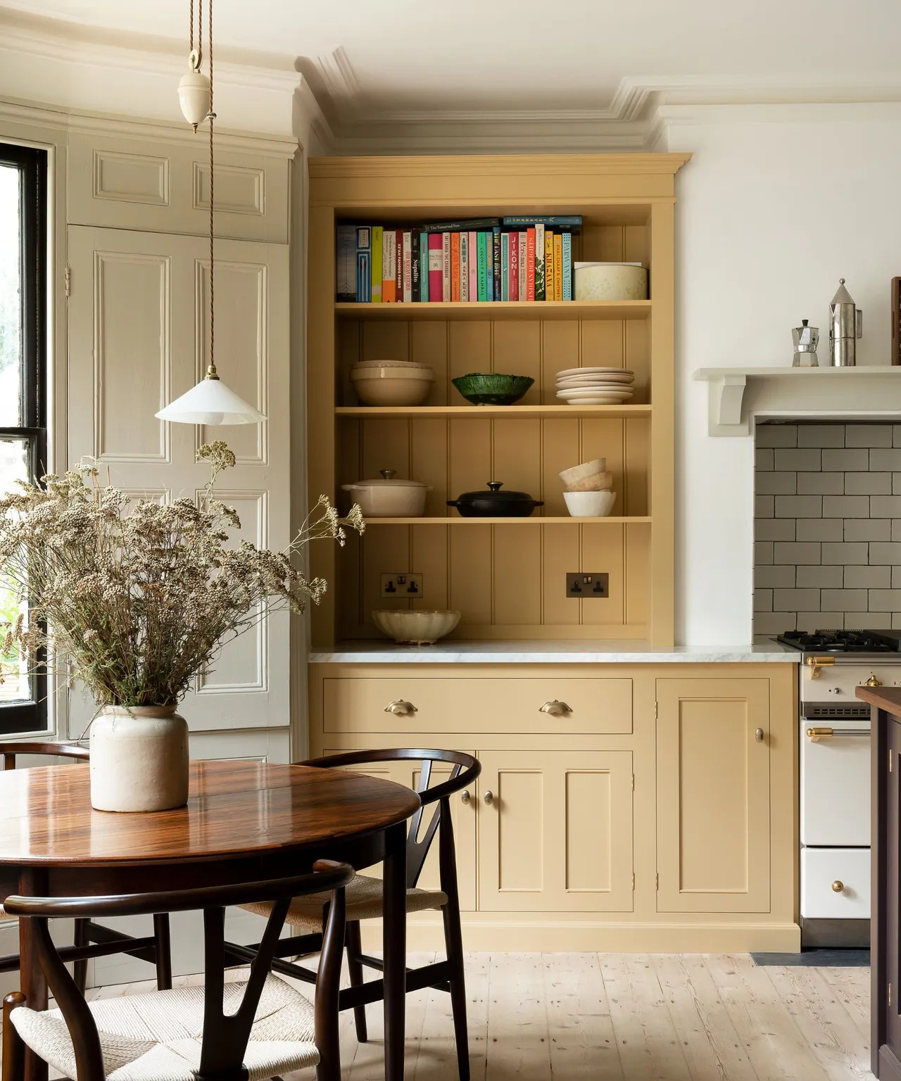 Spring color ideas: more subtle buttery yellow.
