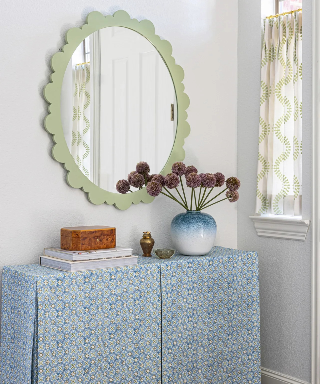 Spring color ideas: blue & green used together.