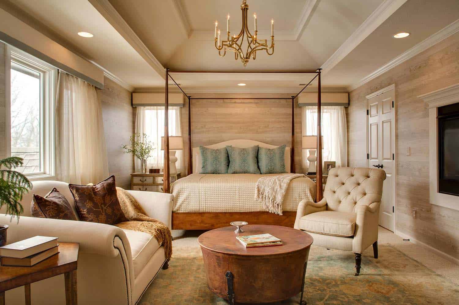 Serene-Master-Bedroom-Decorating-Ideas-17-1-Kindesign elegant and sophisticated bedding