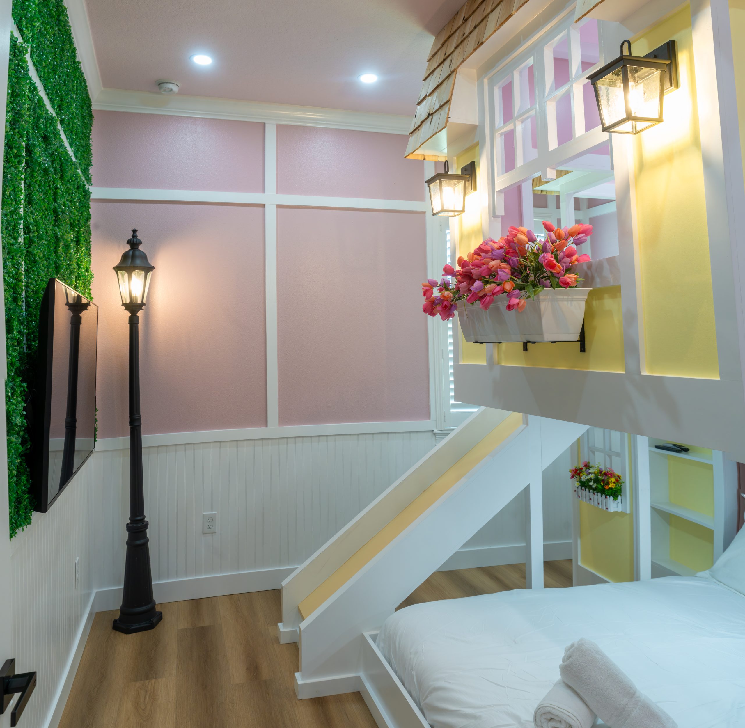 DSC0616 playhouse themed bedroom
