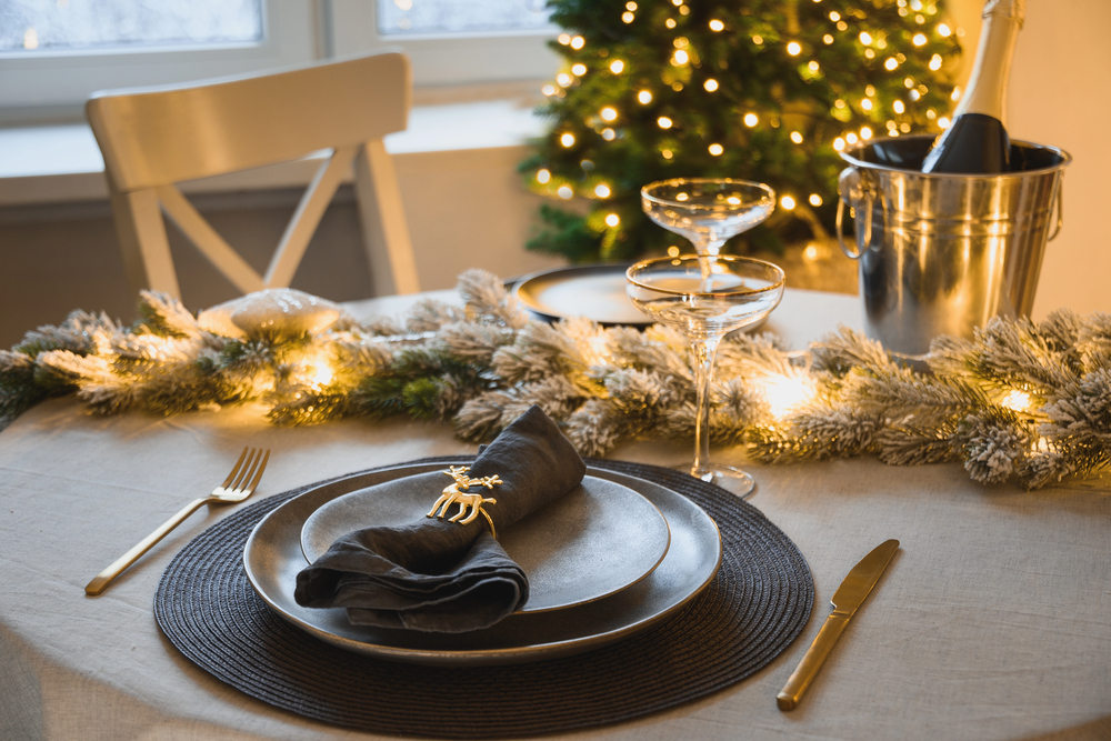 simple holiday tablescape