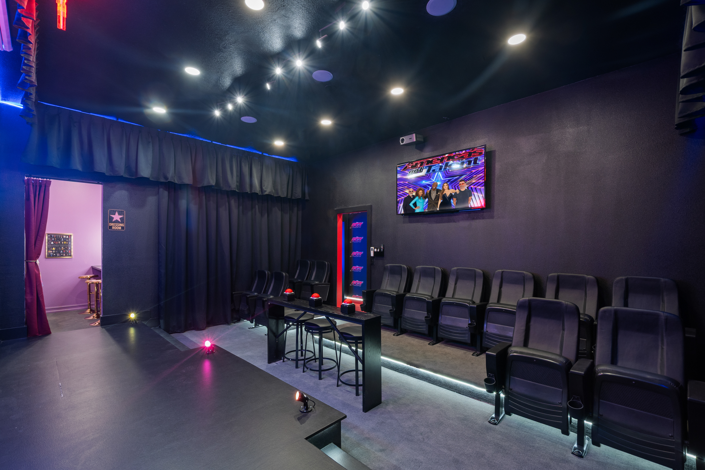 Hollywood Glam theater seating