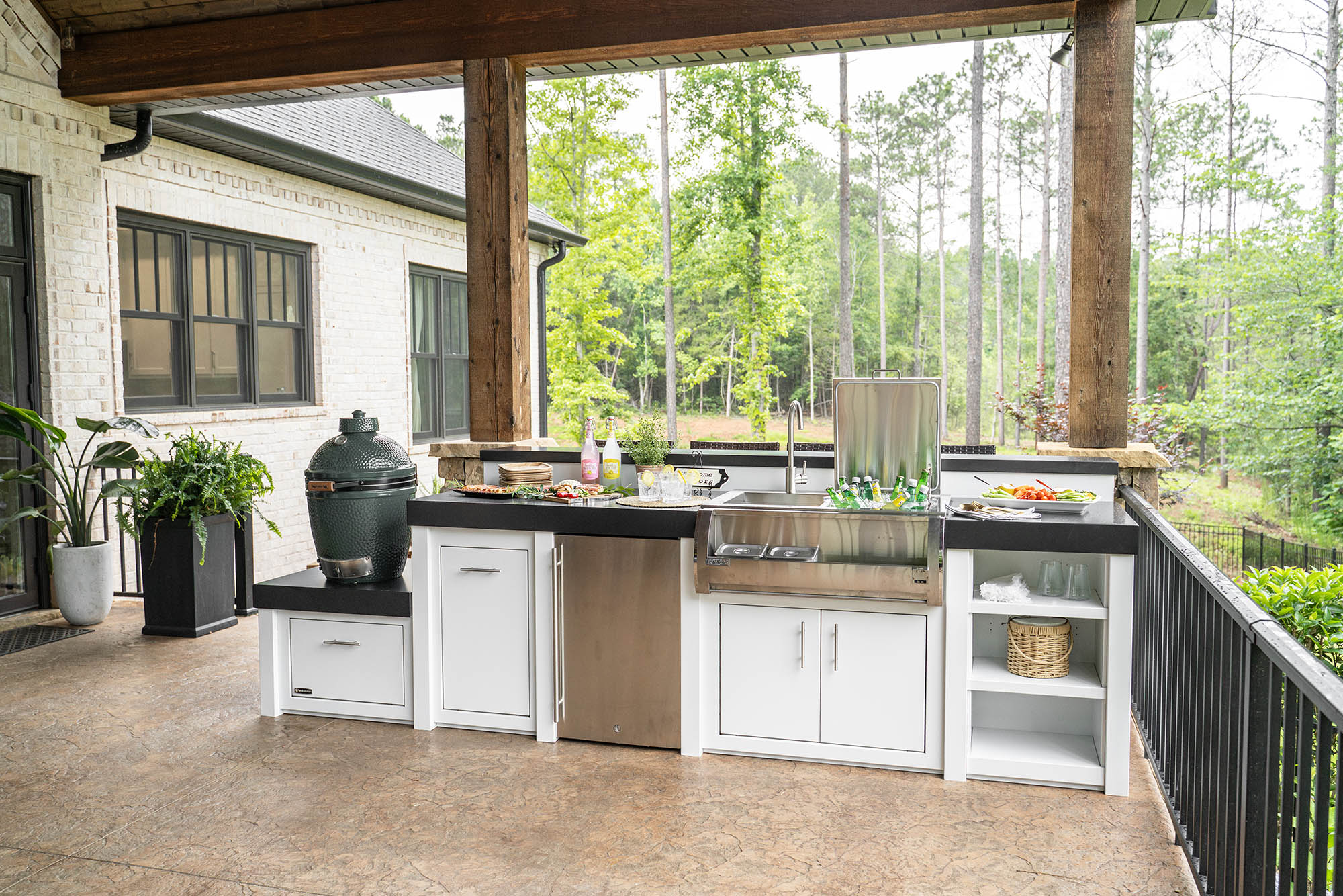 outdoor kitchen