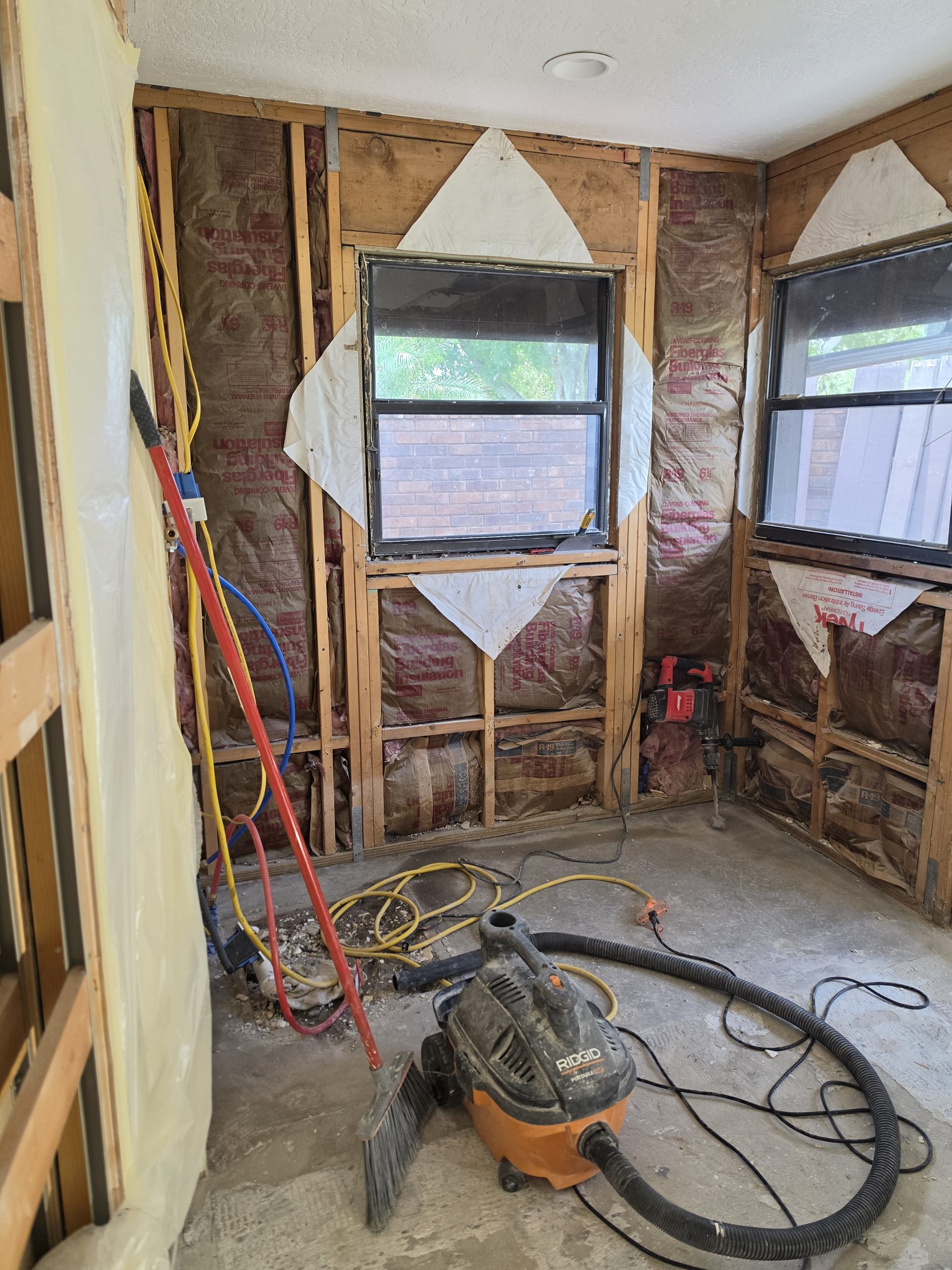 20260915_123306 Bathroom remodel demo of tub